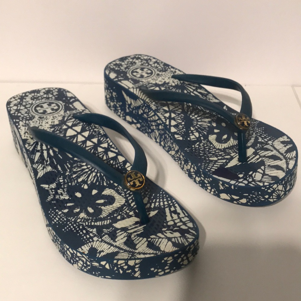 Tory Burch Navy and White Printed Platform Flip Flop Sandals